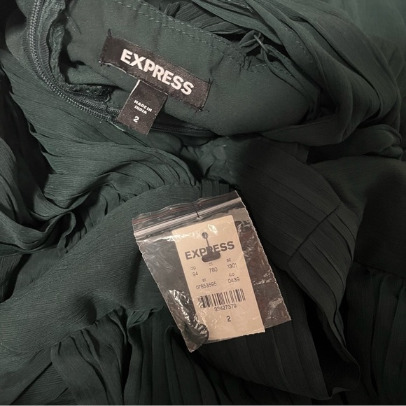 NWT EXPRESS Mock Neck Long Sleeve Pleated Waist Tiered Ruffle Mini Dress Emerald - Picture 6 of 9